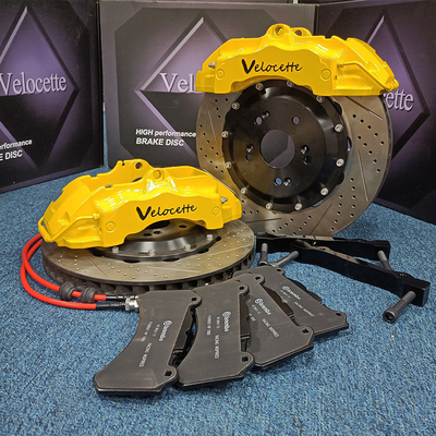Monoblock forjó pistones modificados de los calibradores 18Z 6 del freno del coche con las mangueras de acero inoxidables